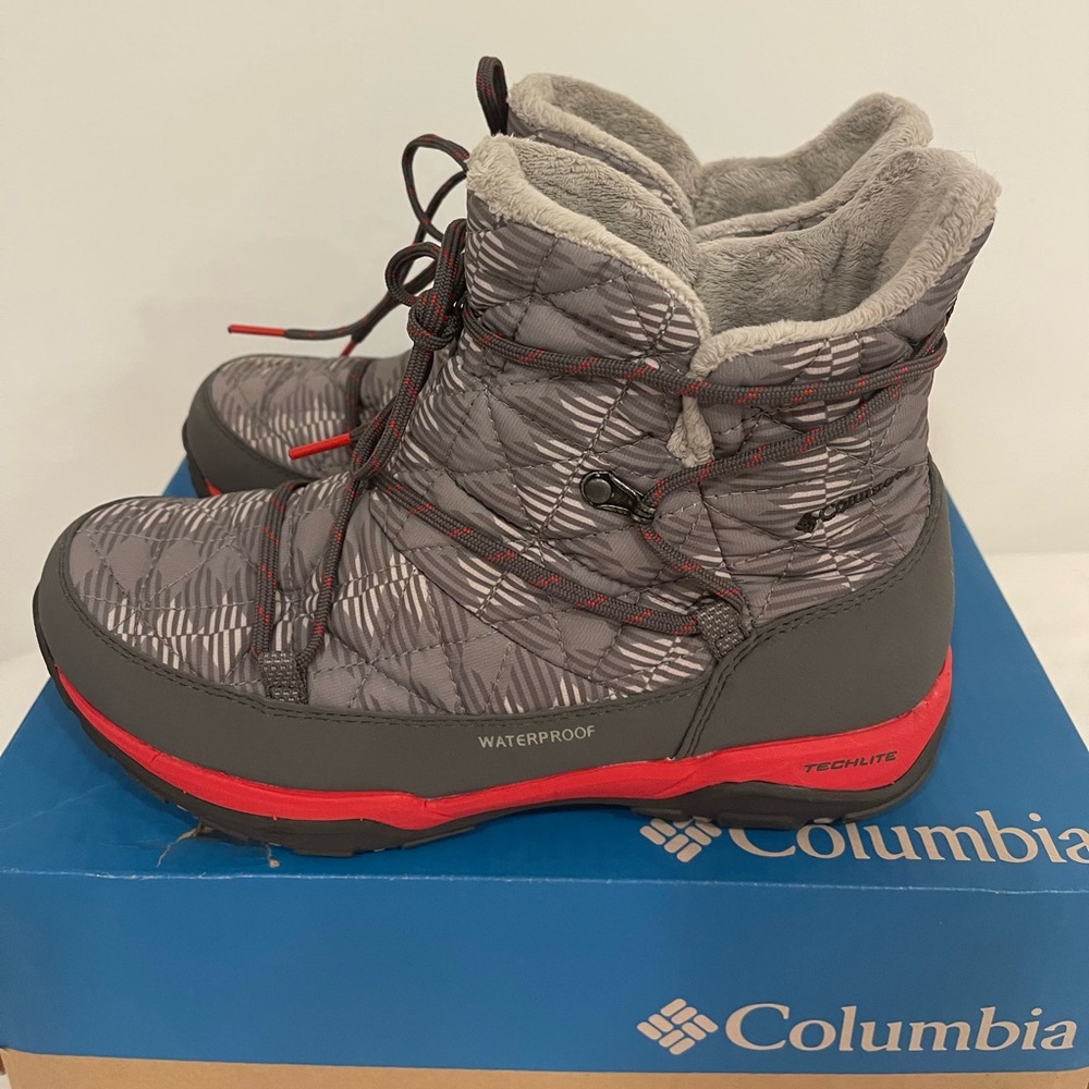 Columbia Techlite Waterproof Boots size 8